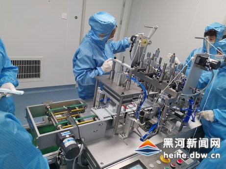 黑河地區(qū)再添口罩生產(chǎn)線 嫩江這家工廠火力全開(kāi)